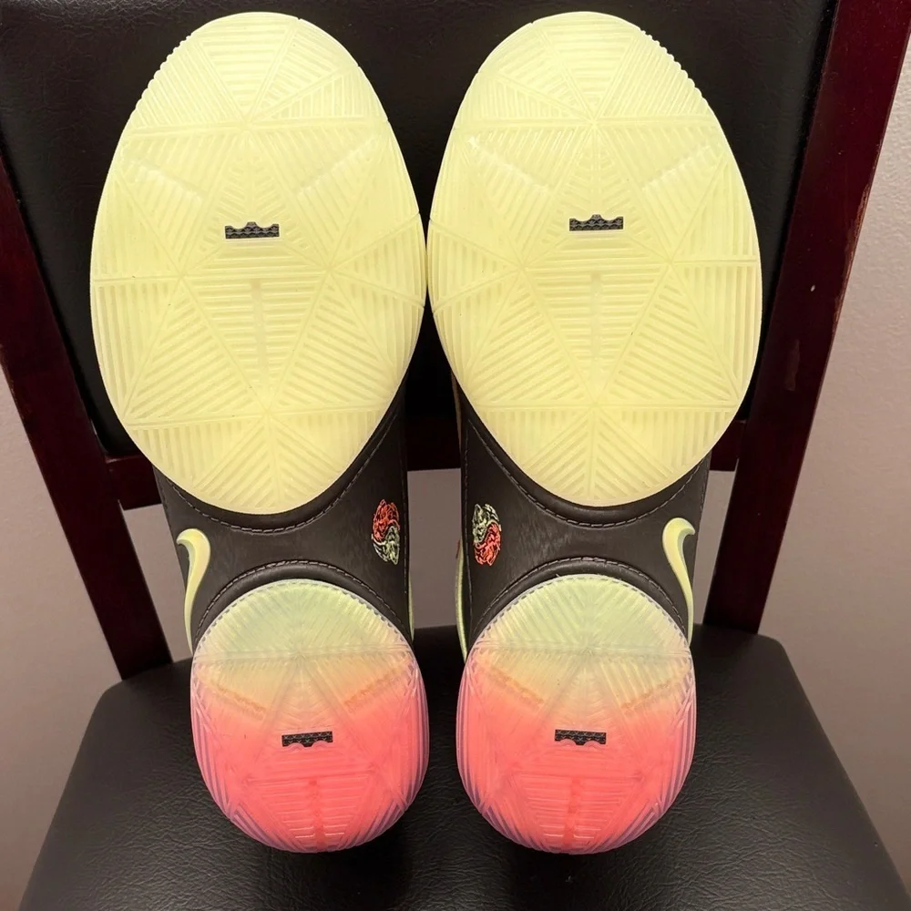 New Nike LeBron XXII Sneakers with Yellow Accents Glow in the Dark‎ Size 10